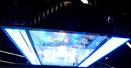 Aqua-Medic auf der Interzoo 2004, die neue HQi T5 Lampe