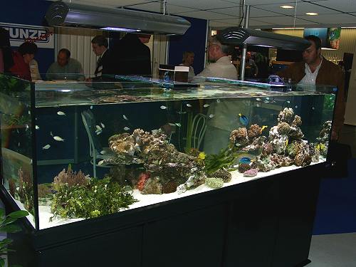 Das Wave Box  von Tunze - Schaubecken am Tunze Stand 2004 auf der Interzoo